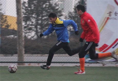 瑜伽山·精英足球队出征索福德华北区比赛首场遗憾告负