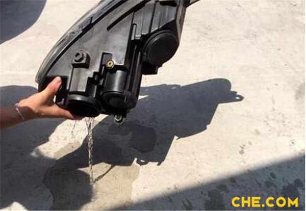 大灯进水汽有什么好方法,氙气大灯进水怎么办