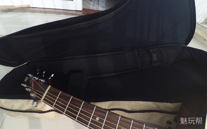 最新的智能吉他,智能手机你见过吗