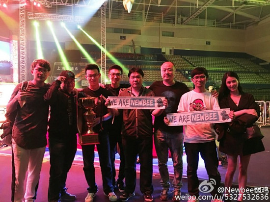 弱鸡赢得炉石中欧冠军,开走法拉利的他有驾照吗?