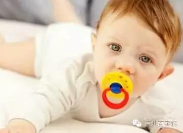 宝宝经常吃手指怎么办,宝宝总是喜欢吃手指啃指甲怎么办