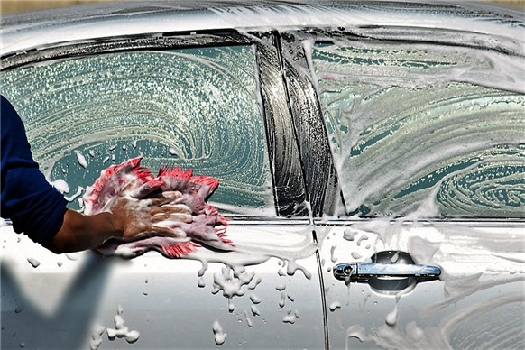 自己洗车怎么养护车漆,汽车正确的洗车方法和注意事项