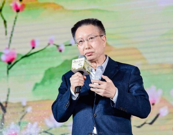 曹文轩读书的意义,曹文轩谈学语文