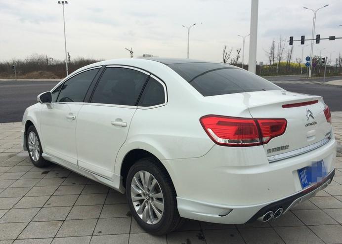 世嘉vts顶配,开着比较稳的轿车