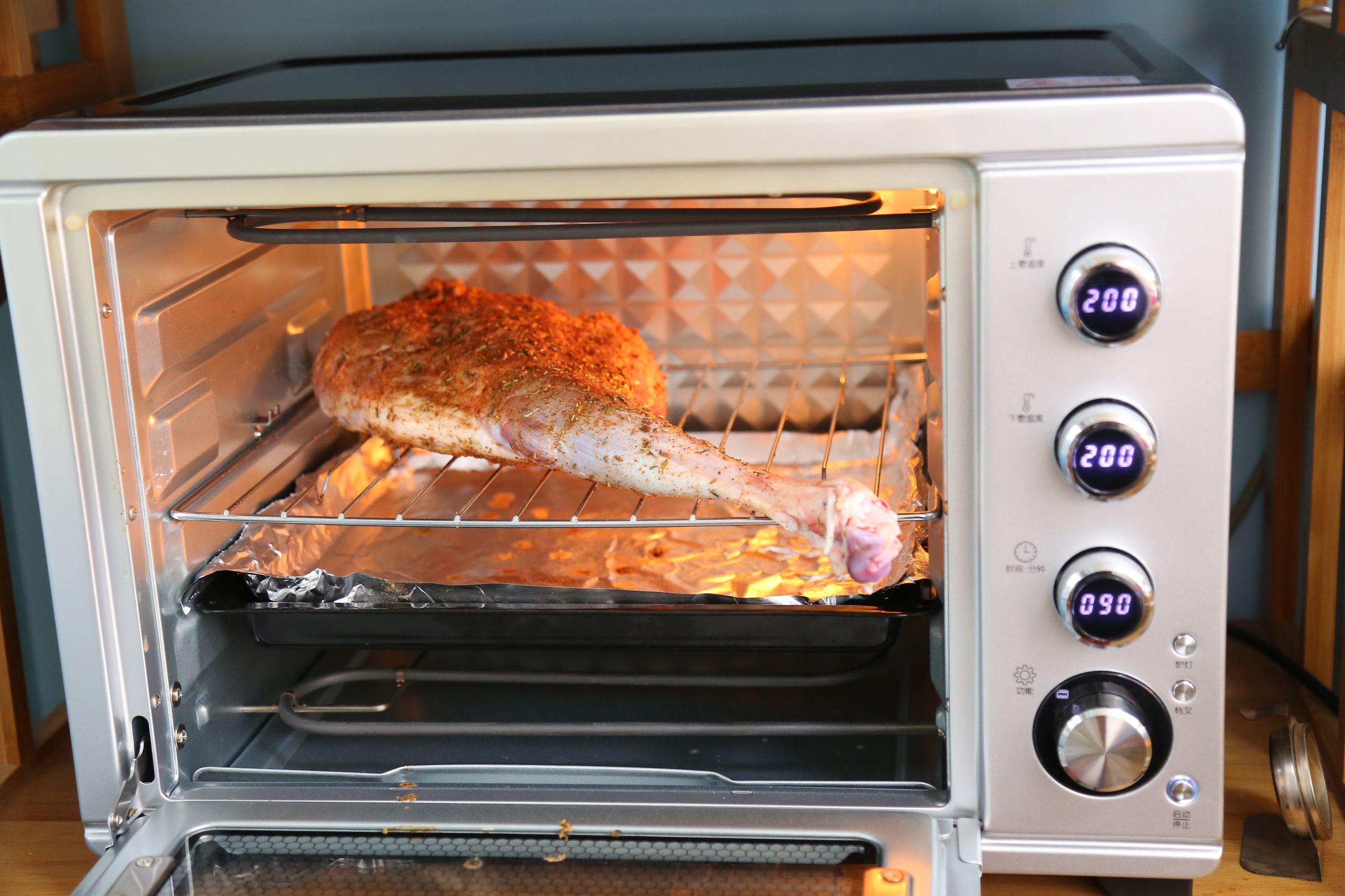 烤羊腿和烤小羊腿,羊腿怎么烤好吃碳烤羊腿