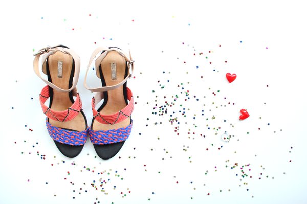 盘点百搭爆款大牌凉鞋,2022年夏明星同款的凉鞋爆款