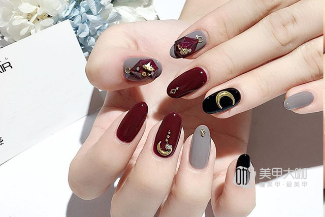 美甲没几天出现脱落起边？甲油胶总照不干？戳我