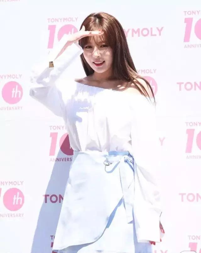 刘雯高圆圆女神都钟爱纯色连衣裙,高圆圆马思纯