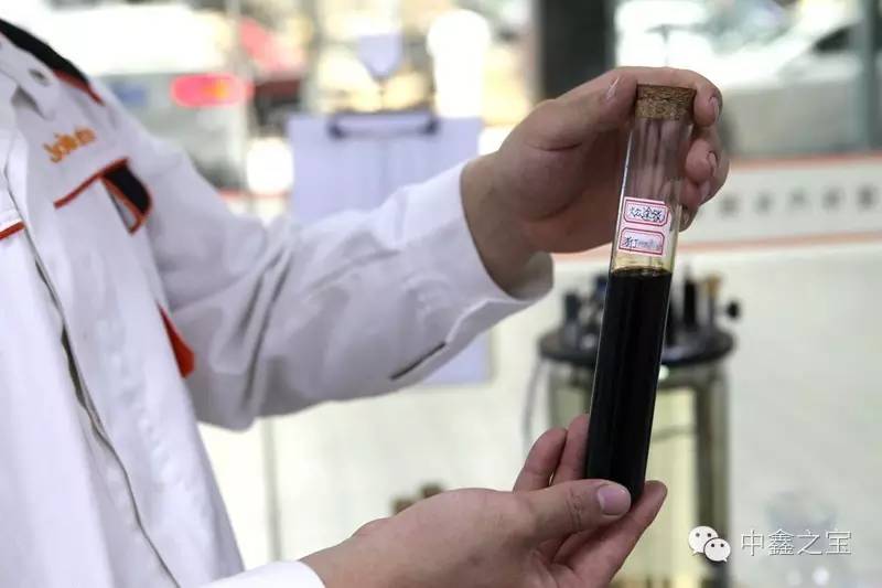 汽车机油多长时间换一次最好视频,汽车机油是看时间换还是看公里数