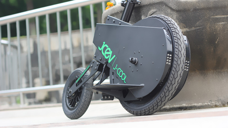 站着开车也很酷即酷立行电动车全体验