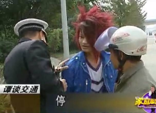 那个穿着制服、说着川普,却红到岛国的成都男子,原来是他!