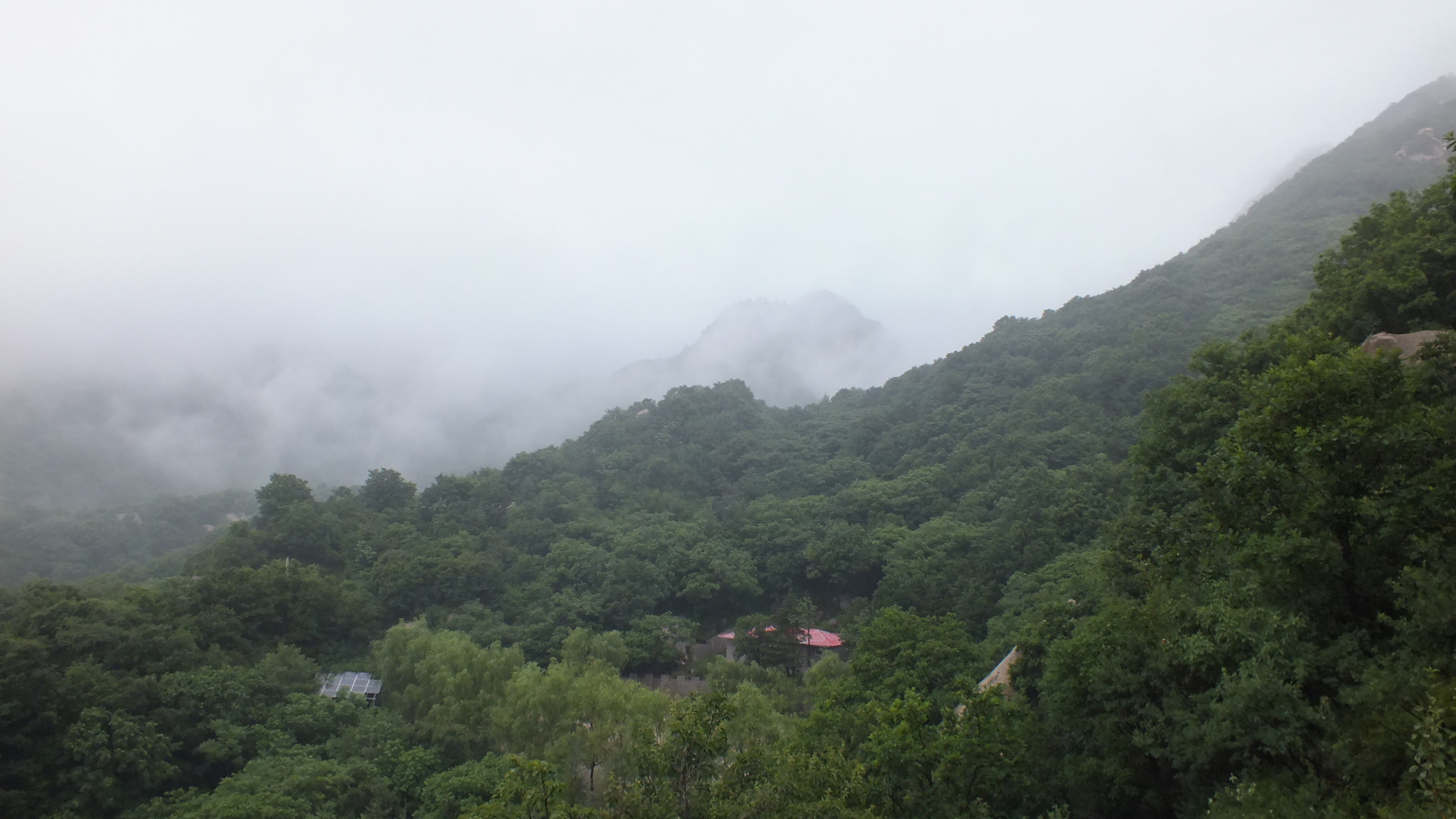 雨中的长白山美景描写,雨中天池