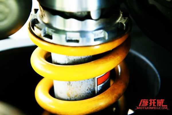 雅马哈yzf600r试驾视频,2023雅马哈yzf-r6赛道版