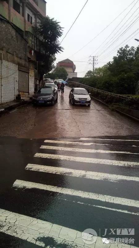 [市民爆料]出租车司机好猛啊|弱势群体真难|学校门前堵车