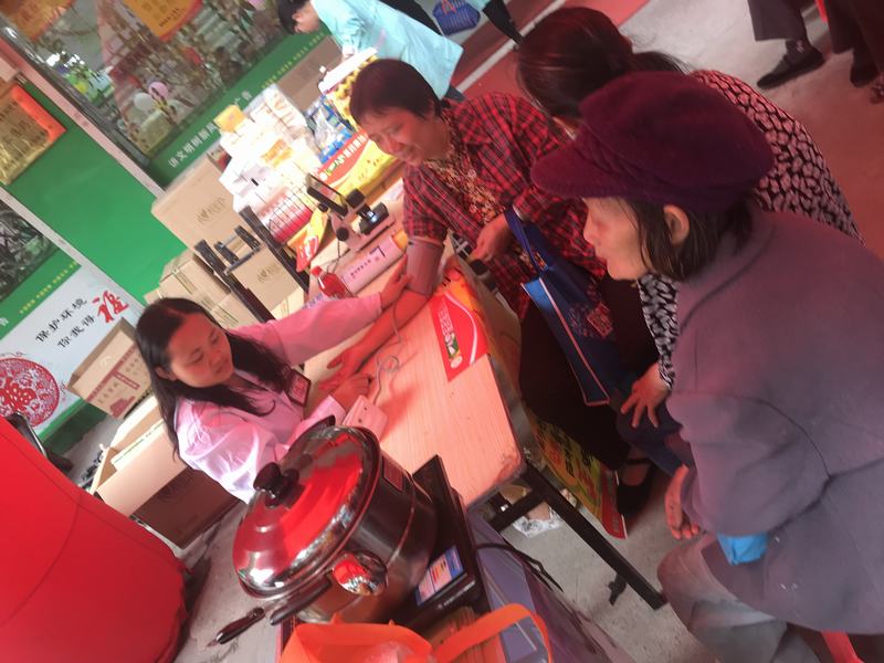 涓虹埍鎾戣叞鍏泭娲诲姩,闄堟潕娴庡．鑵板仴鑲句父涓虹埍鎾戣叞