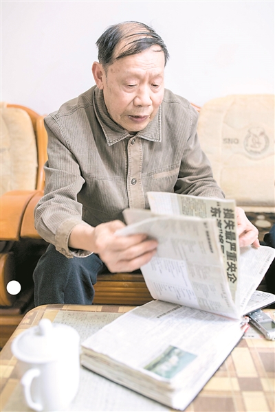 女儿为救她的学生而走