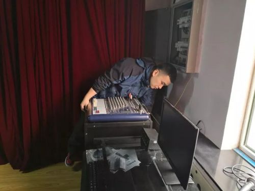 “双眼皮的小鸟?好的,这样画”长春市中医院东部支部书记张国和陈立春三赴康复中心陪“老小孩”开心