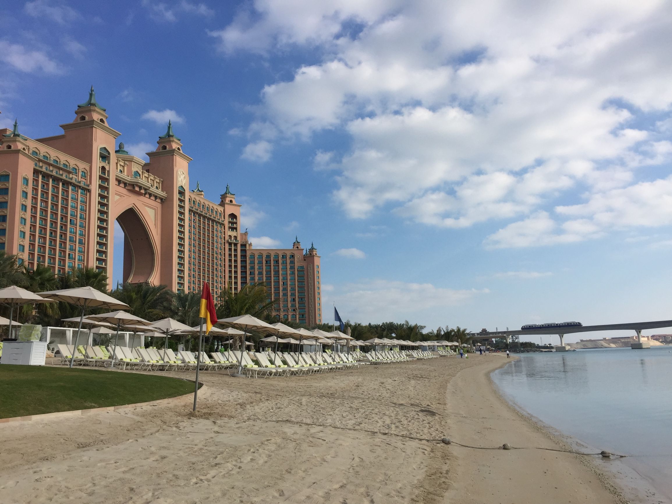 迪拜亚特兰蒂斯酒店攻略完整版,体验迪拜亚特兰蒂斯酒店游泳池