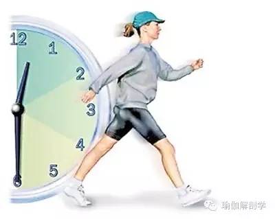 散步时怎么锻炼腰部力量,晚上散步会增加骨密度吗