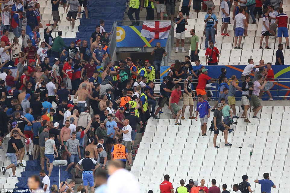 欧洲杯英格兰输球球迷,欧洲杯俄罗斯与英格兰打架