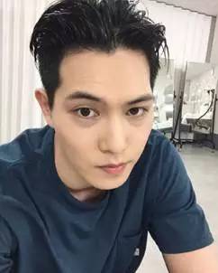 适合学生党男生入手的夏天香水,春夏香水推荐男高级用法