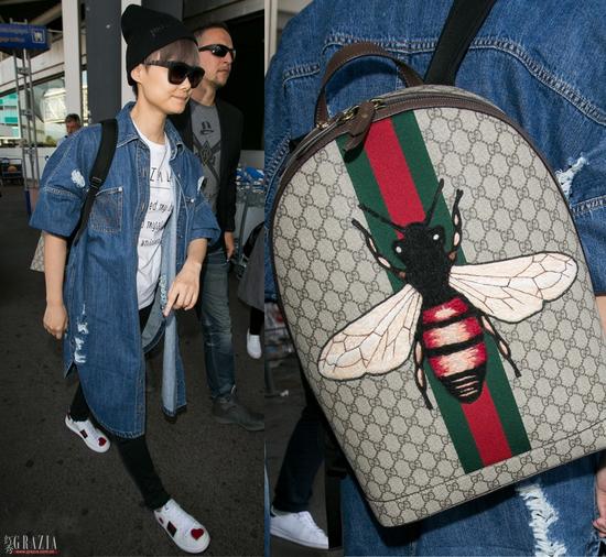 男人看手腕，女人看背包，时髦范要怎么装一个双肩包就能搞定！