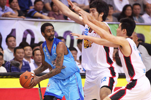 在科比头上砍下60分,科比46投28中砍下81分