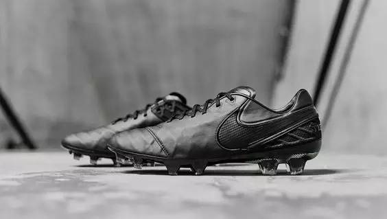 有棱条的足球鞋,综合性比较强的足球鞋推荐