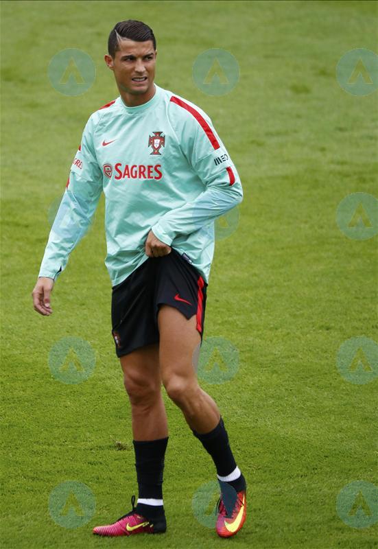 足球鞋nike传奇系列,耐克刺客cr7足球鞋推荐