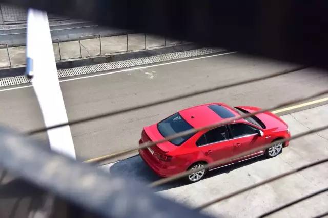 试驾新速腾GLI：请叫我肥臀GTI