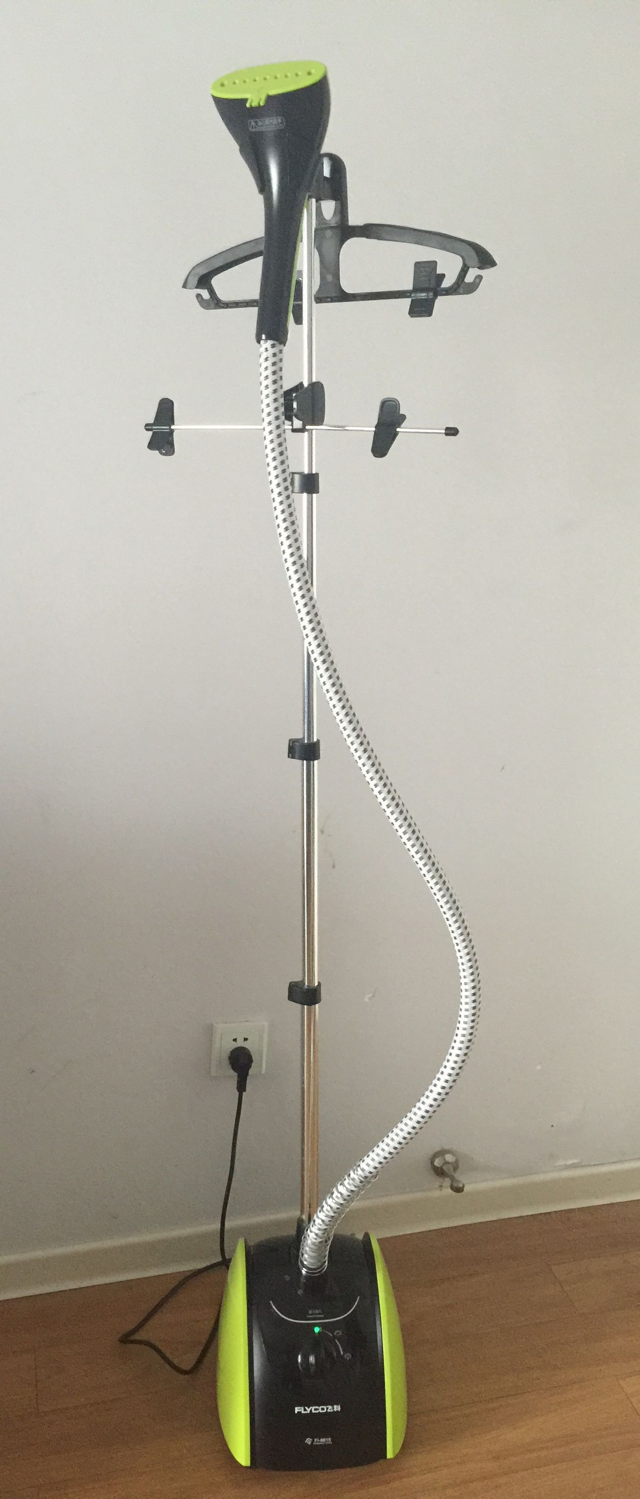 挂烫机漏电跳闸维修多少钱,蒸汽挂烫机漏电是什么原因