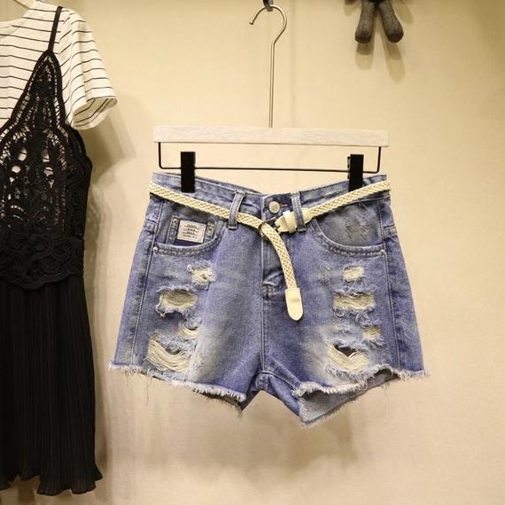 什么样的衣服显得气质又好看,时装秀凸显出大方得体的气质美感