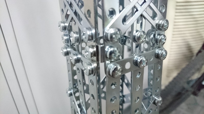 埃菲尔铁塔是怎样建成,埃菲尔铁塔怎么建成的