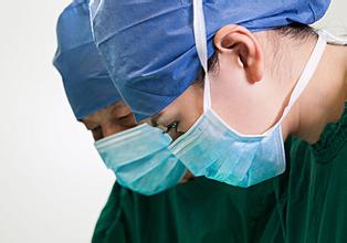 烧伤后如有水泡应及时刺破,被烧伤怎么治疗恢复