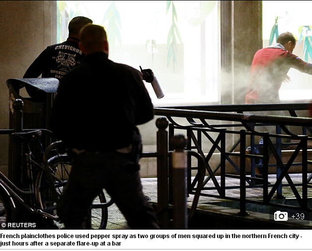 俄罗斯与英格兰打架视频,俄罗斯和英国足球斗殴事件