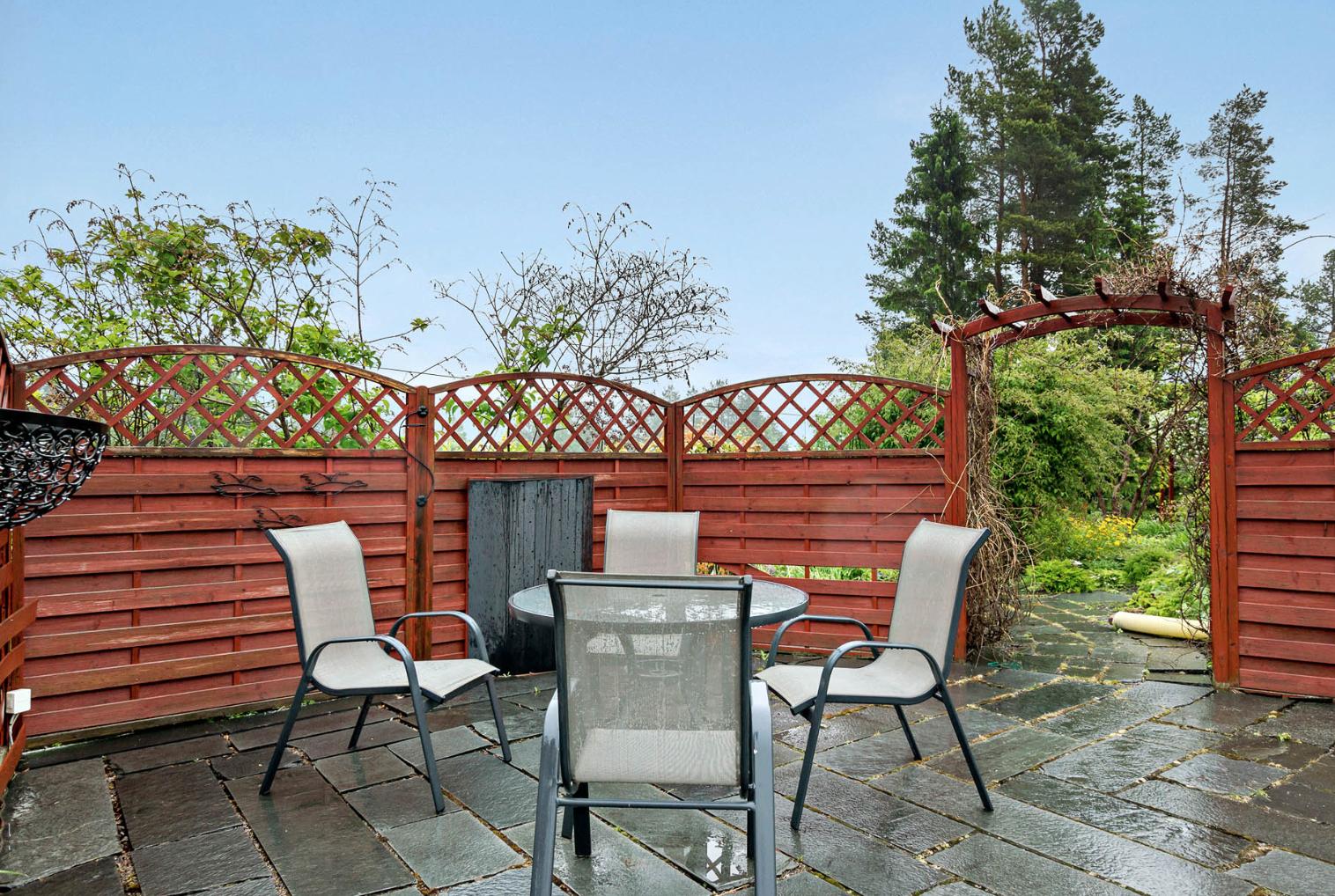 小院子适合盖小别墅吗,可以在独栋别墅的院子里盖平房吗