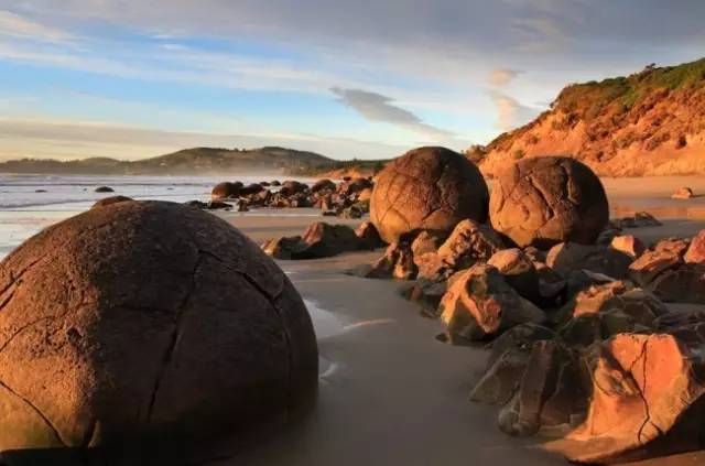 新西兰摩拉基大圆石的形成原因,新西兰圆石图片