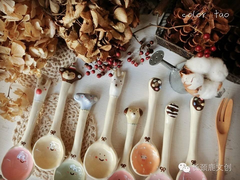 别拦我，我要吃了那些餐具