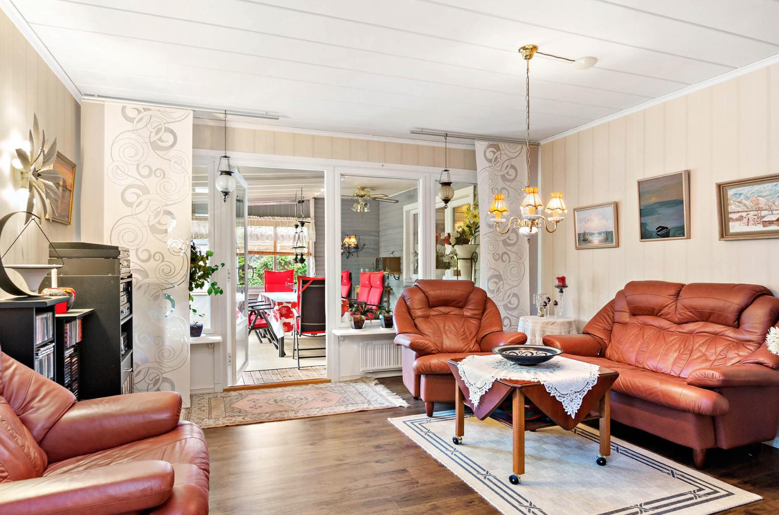 小院子适合盖小别墅吗,可以在独栋别墅的院子里盖平房吗