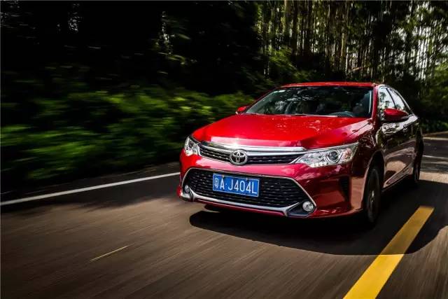 待少年心静之时方知凯美瑞之美,年少有为之前一定要有辆凯美瑞