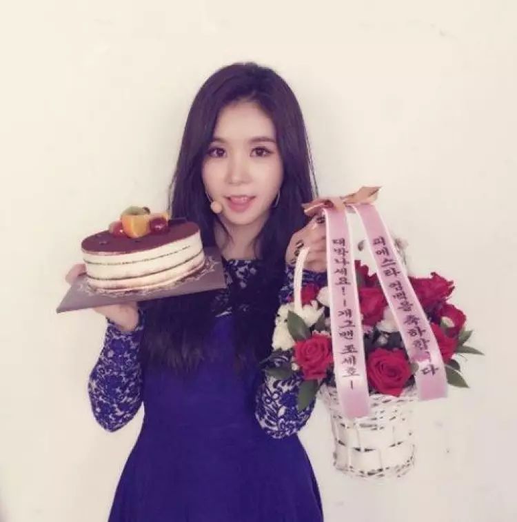 刚出道上综艺被排挤的明星,出道6年零收入遭队内成员霸凌