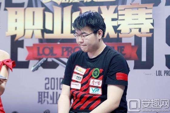 lol话王虎牙首秀uzi韦神,韦神和uzi英雄联盟