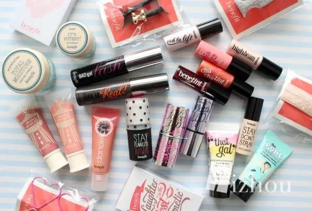 现在的美妆品的名字太太太太少儿不宜了，“一丝不挂”、“事后清晨”、Sex-Proof……