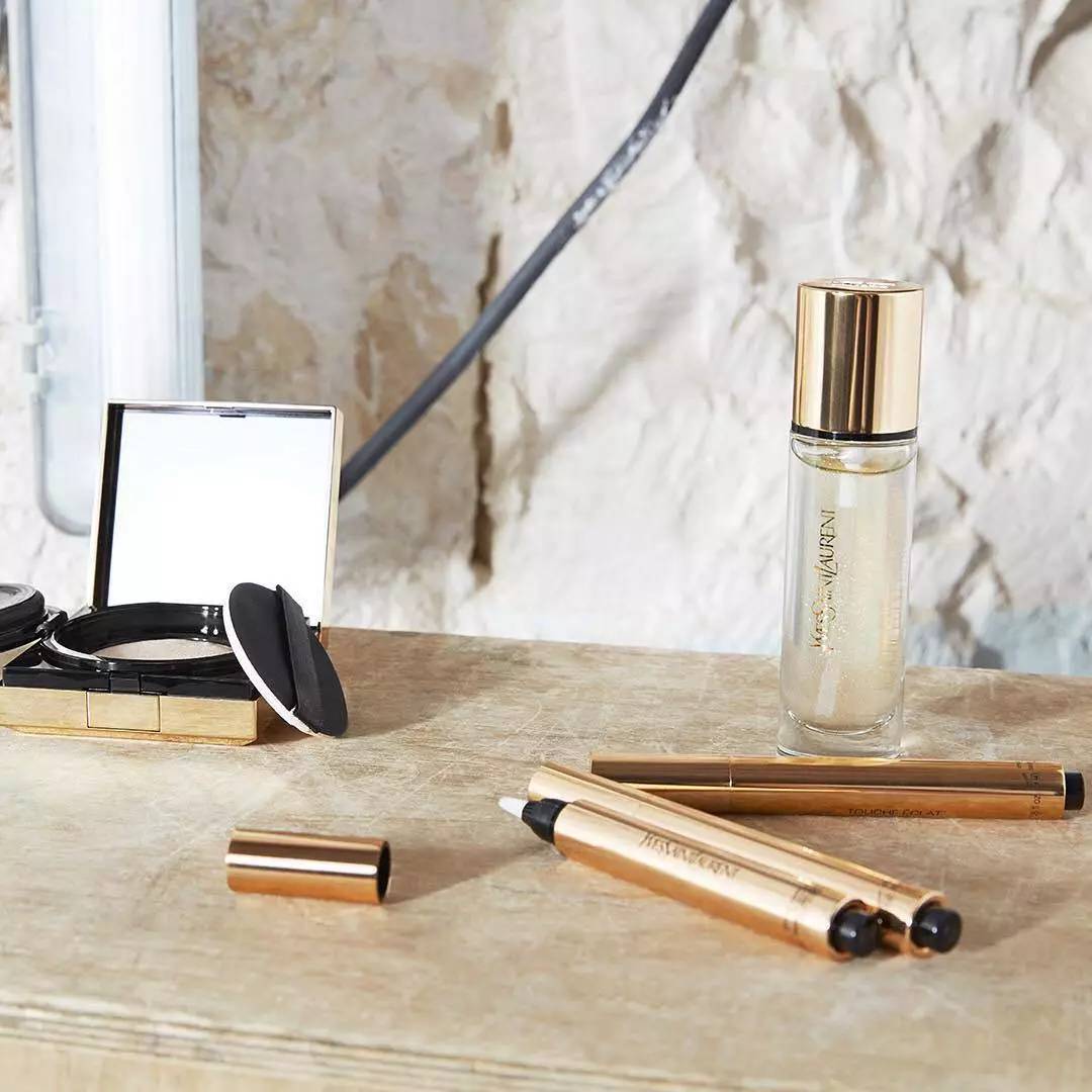 ysl圣罗兰聚焦光感蕾丝气垫,ysl的气垫卡粉吗