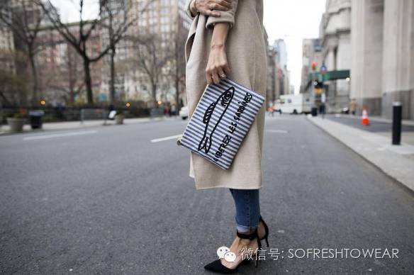 傲娇|老子背的这只包，谁敢说它不时髦