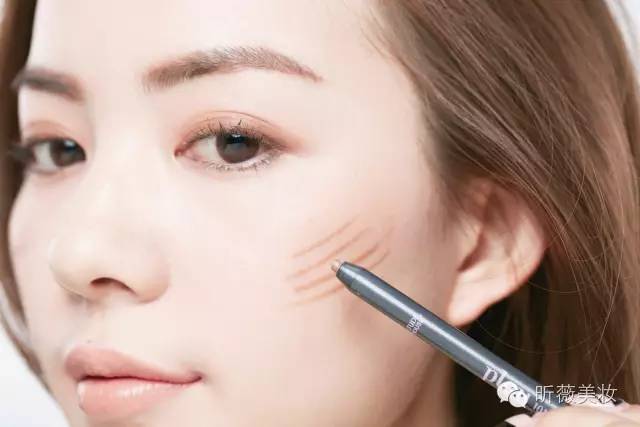 裸色系眼影棒,裸色眼影棒画法