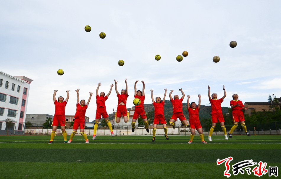 中国女足铿锵小玫瑰,铿锵玫瑰足球小将