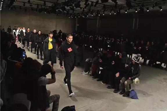 李宁23年新款鞋,李宁球鞋遭热炒暴涨31倍新闻