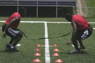 增加核心力量训练的动作,增强膝盖力量的训练方法