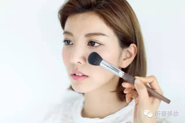 毕业季小清新证件照最佳妆容,毕业证件照妆容与发型